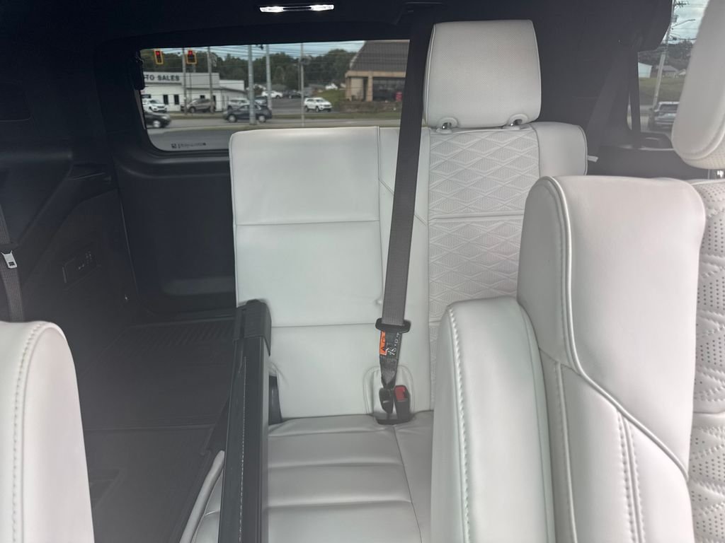 Used 2025 White Cadillac V-Series image 24