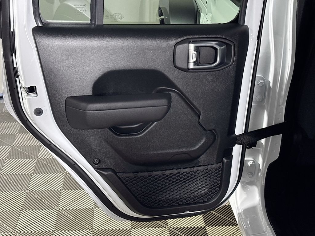 New 2026 Bright White Clear-Coat Exterior Paint Jeep Sport S image 18