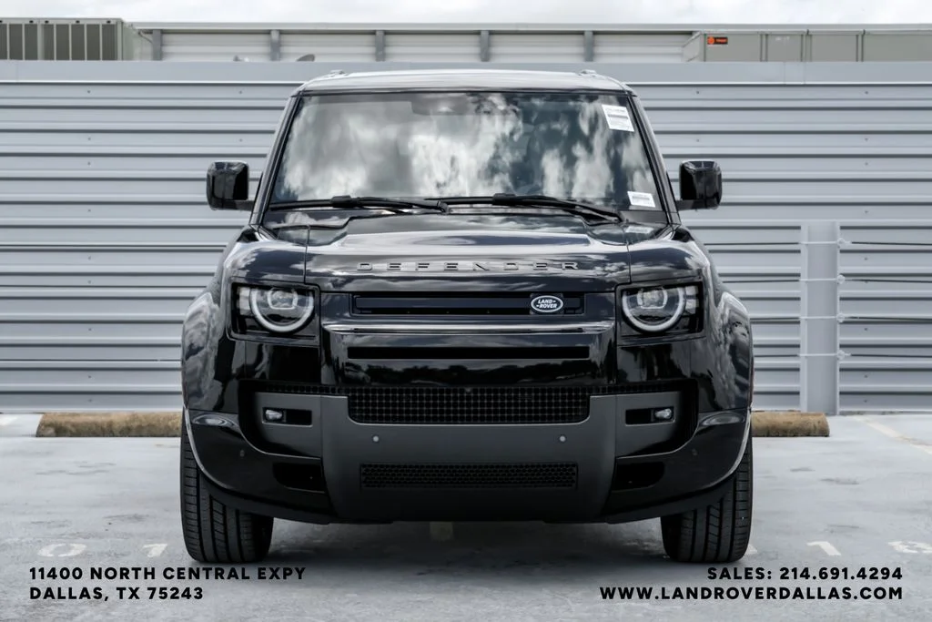 New 2026 Santorini Black Metallic Land Rover X-Dynamic SE image 3