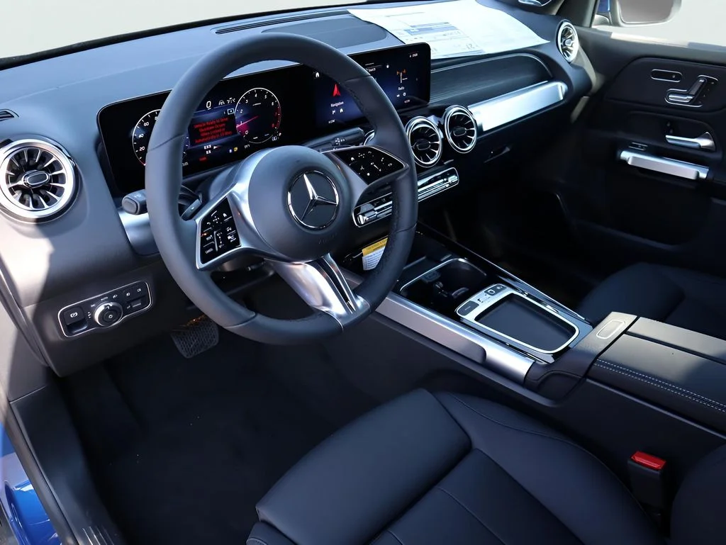 Used 2026 Starling Blue Metallic Mercedes-Benz GLB 250 image 33