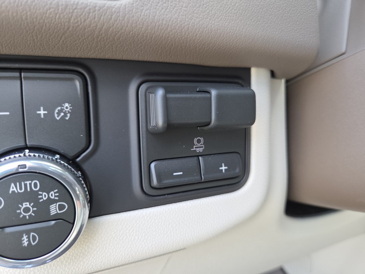 2026 GMC Yukon Denali - Photo 14
