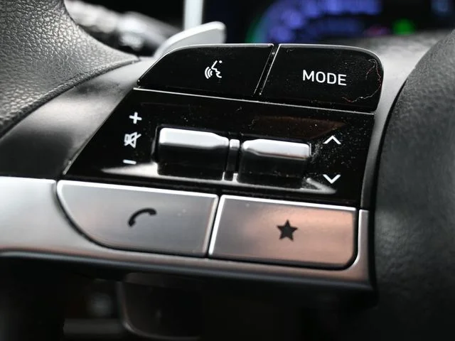 Used 2022 Silver Hyundai Blue image 28