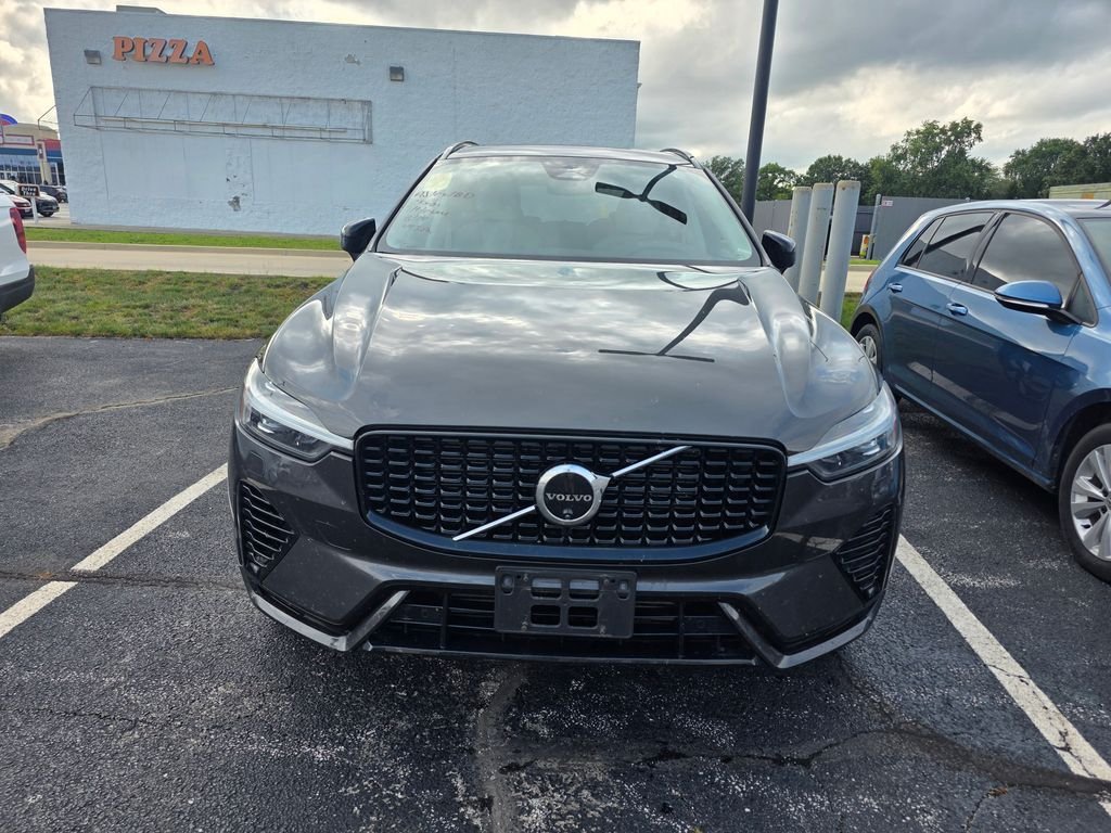 Used 2024 Platinum Gray Metallic Volvo T8 Plus Dark Theme image 1