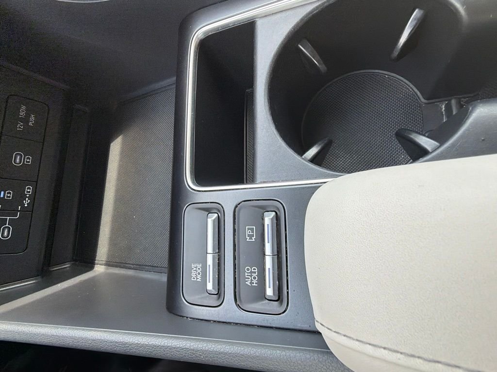 Used 2025 Silver Hyundai SEL image 21