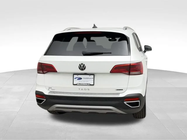 Used 2023 White Volkswagen 1.5T SE image 3