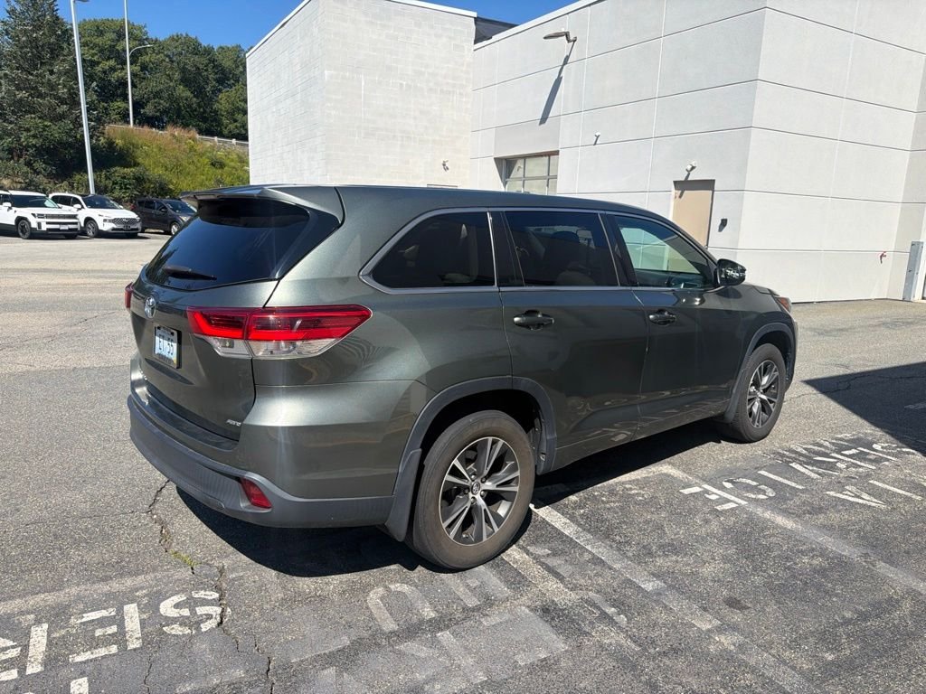Used 2017 Green Toyota LE image 4