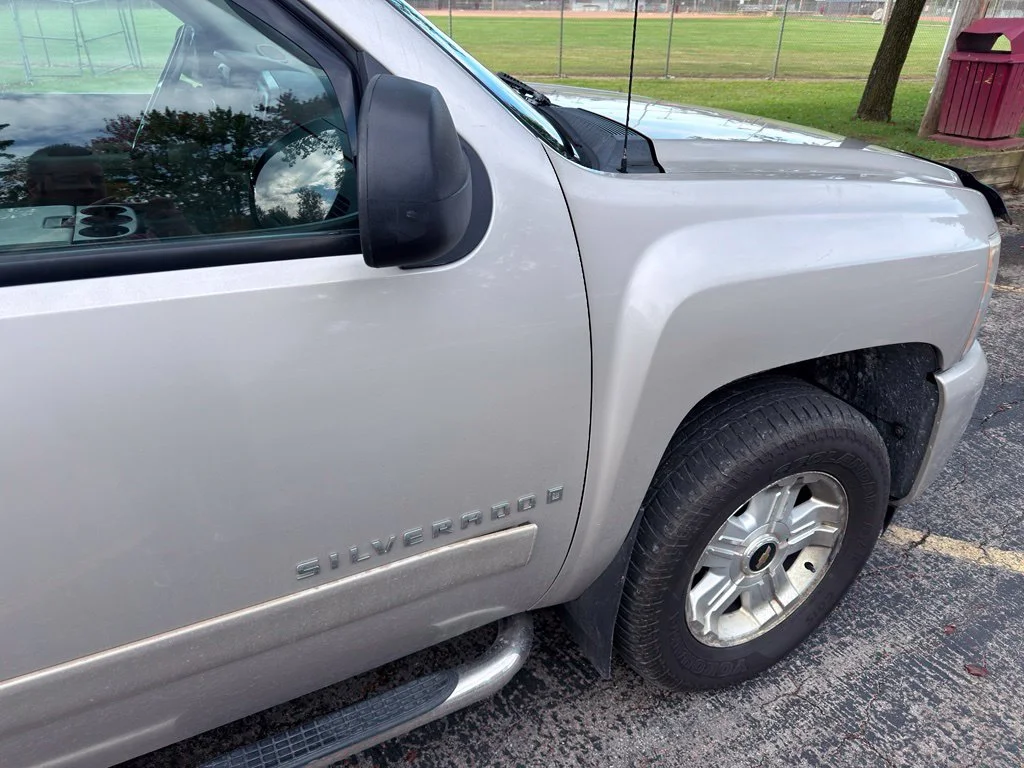 Used 2008 Silver Chevrolet LT image 3