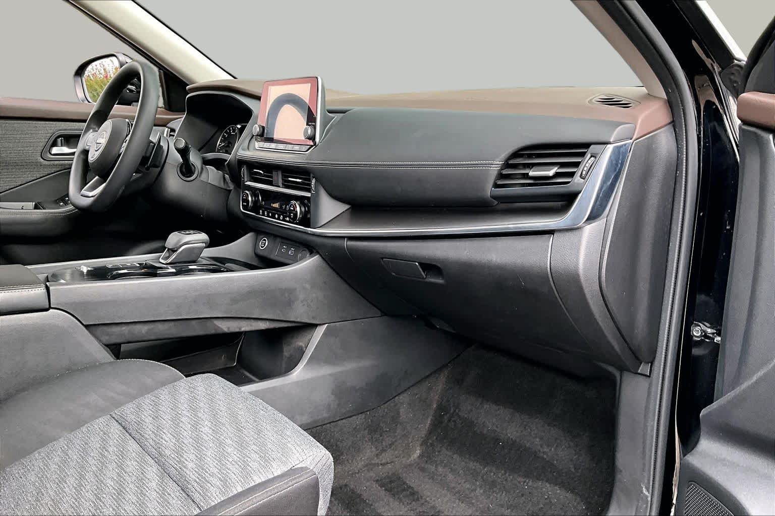 Used 2023 Super Black Nissan SV image 19
