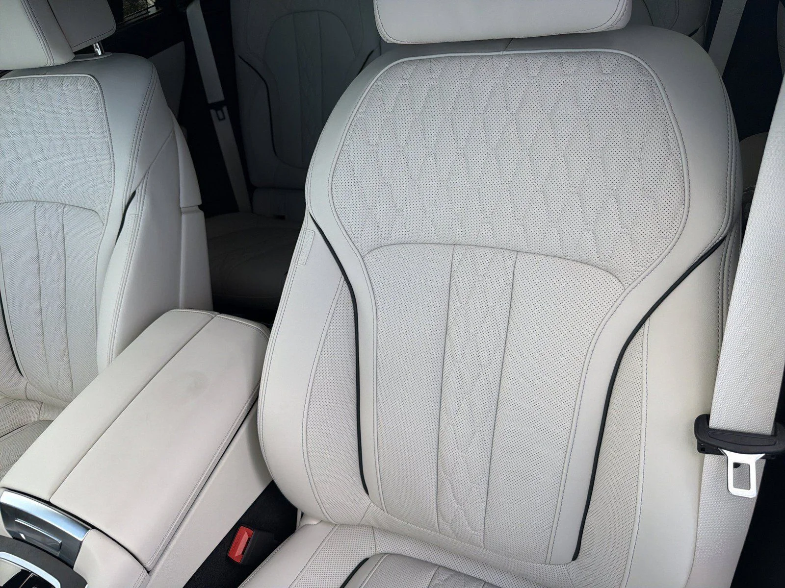 New 2027 Dravit Grey Metallic BMW xDrive40i image 25