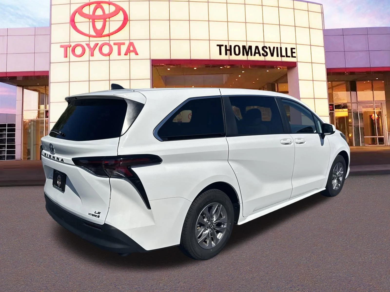 Used 2024  Toyota  image 5