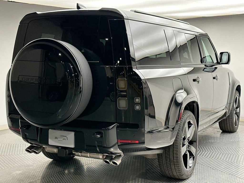 New 2026 Santorini Black Land Rover V8 image 11