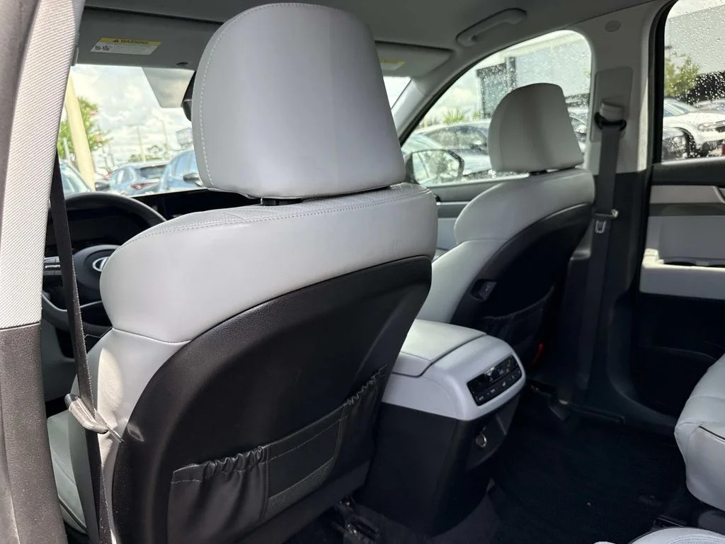 Used 2023 Black Hyundai SEL image 13