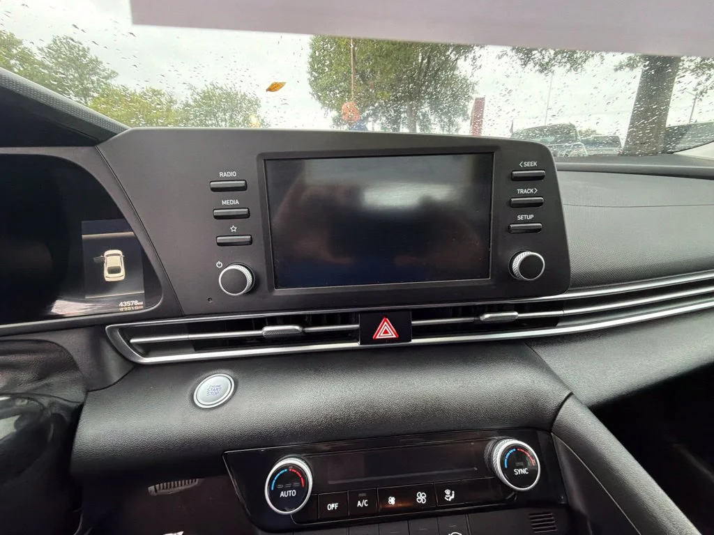 Used 2023 Blue Hyundai SEL image 17