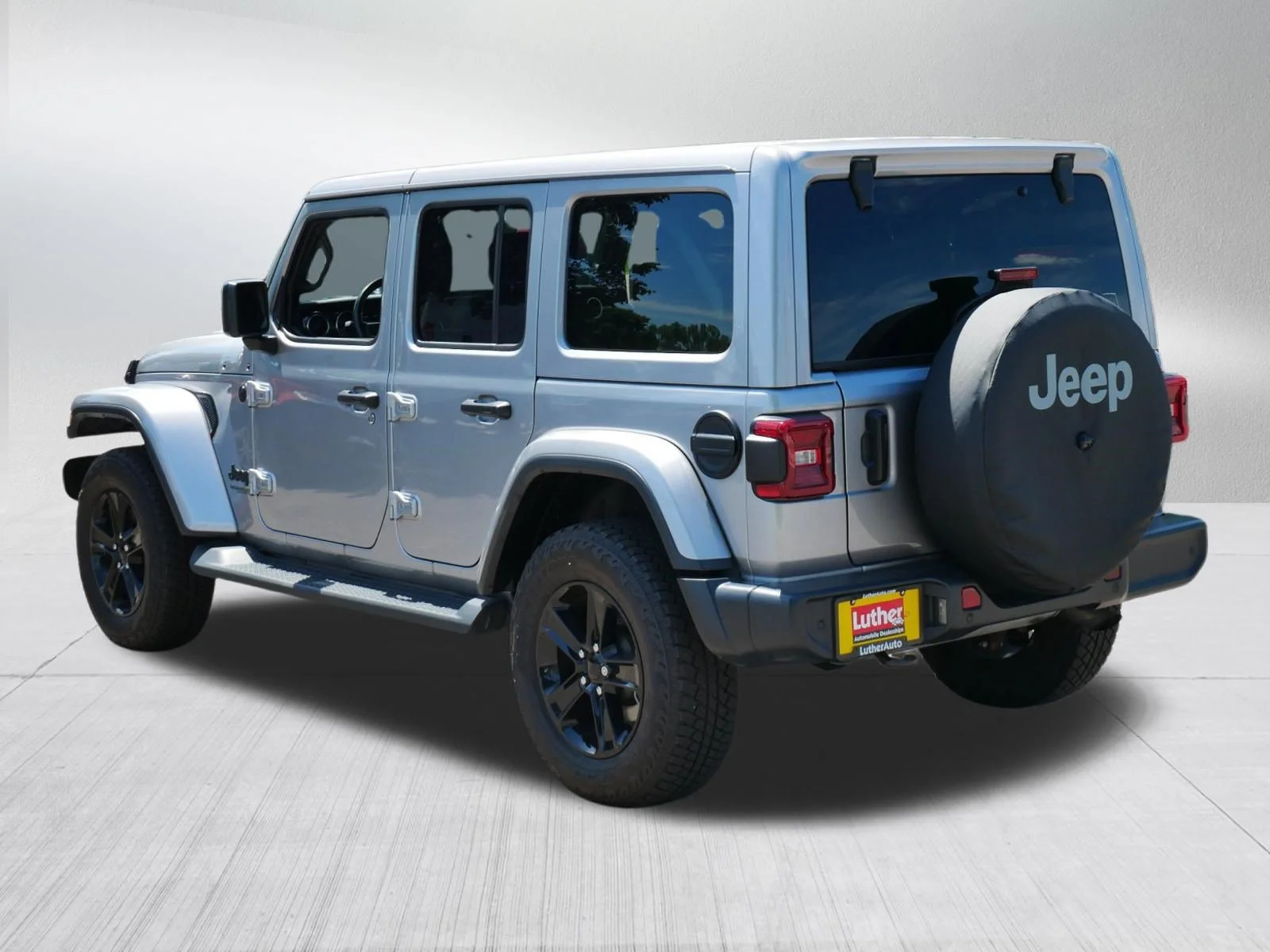 Used 2021 Billet Silver Metallic Clearcoat Jeep Unlimited Sahara Altitude image 5