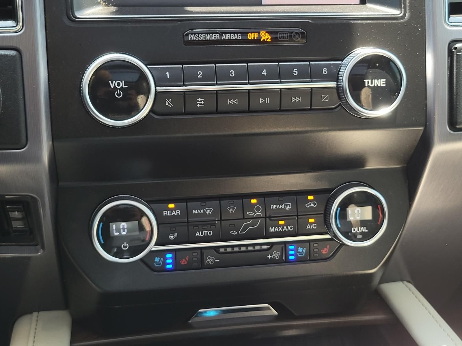 Used 2020 Desert Gold Metallic Ford Platinum image 29
