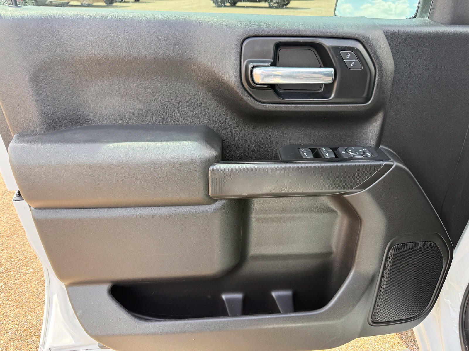 Used 2020 White Chevrolet Custom image 12