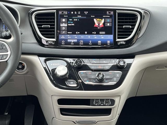 Used 2024 White Chrysler Touring L image 15