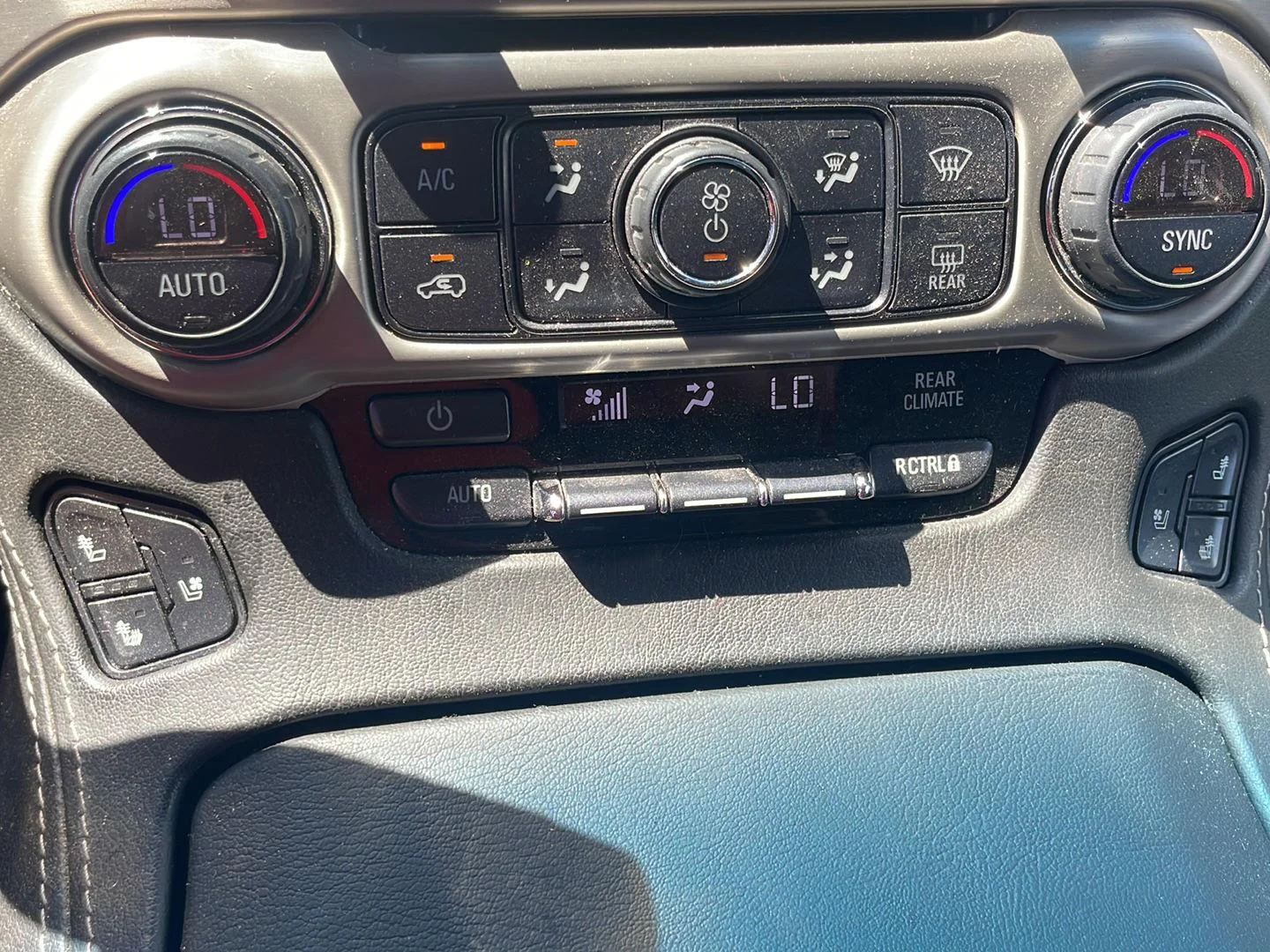 Used 2019 Quicksilver Metallic GMC Denali image 5