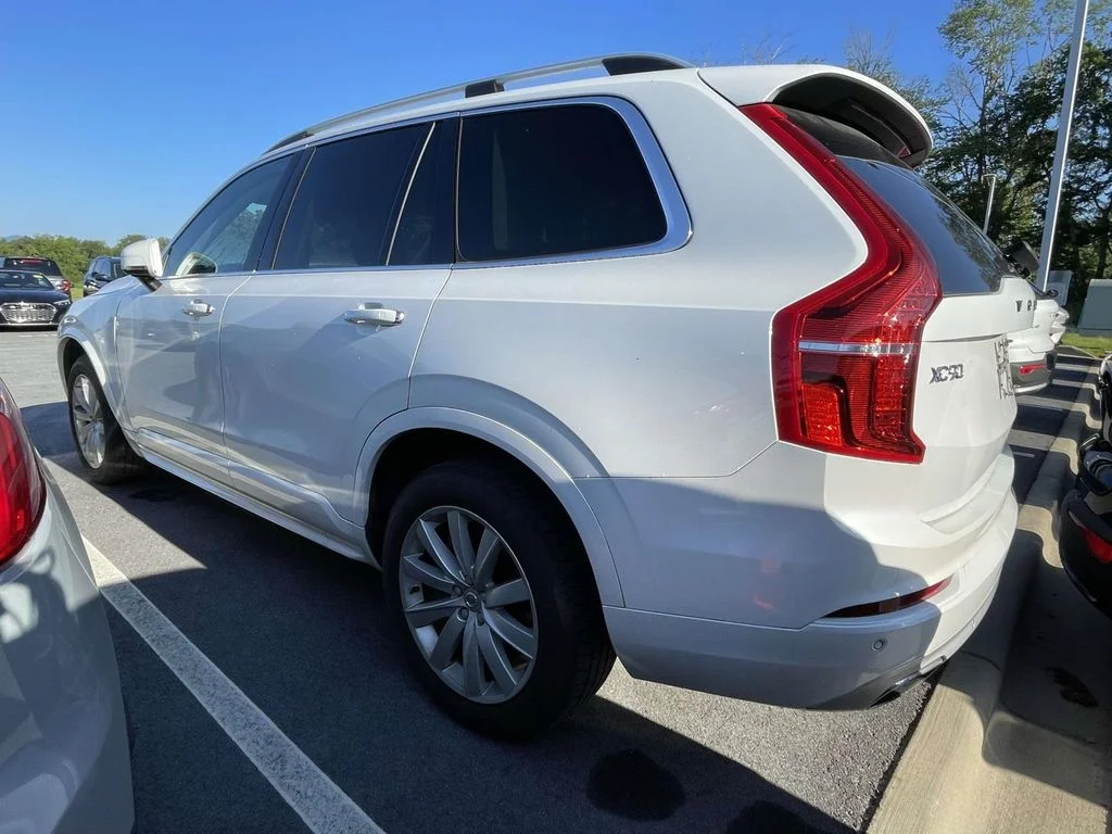 Used 2019  Volvo Momentum image 3