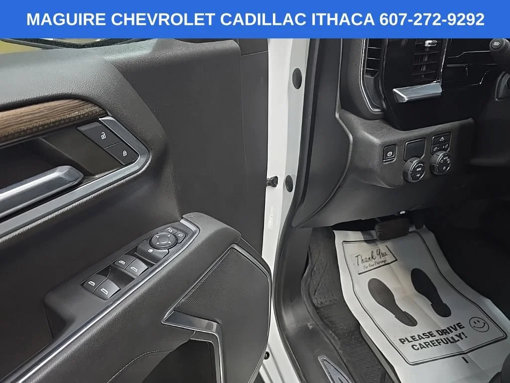 Used 2022 Summit White Chevrolet LT image 27