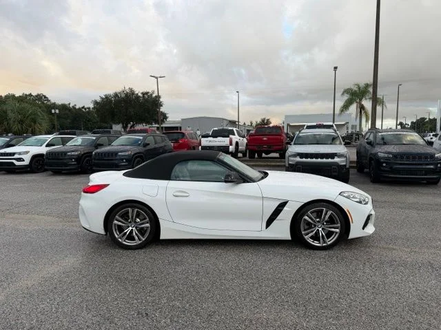 Used 2022 White BMW sDrive30i image 6