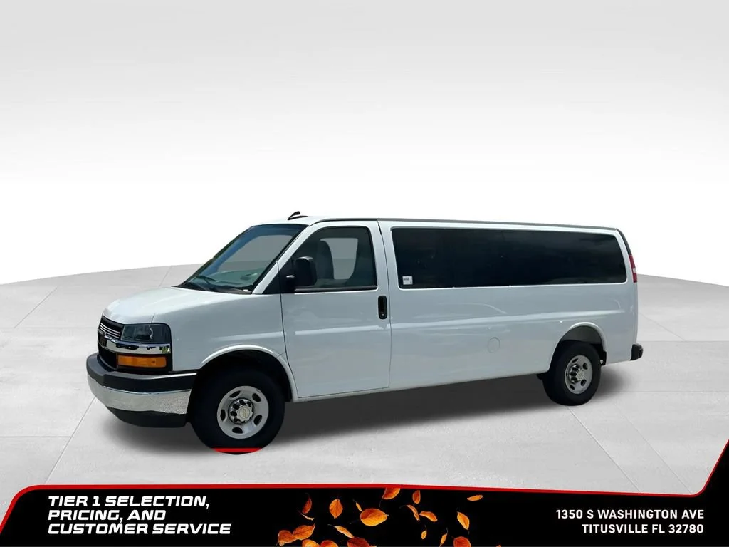 Used 2025 Summit White Chevrolet 1LT image 3