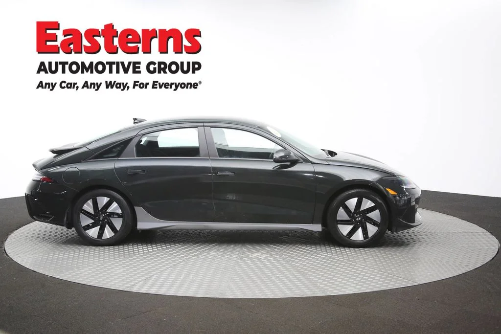 Used 2024 Green Hyundai SE image 45