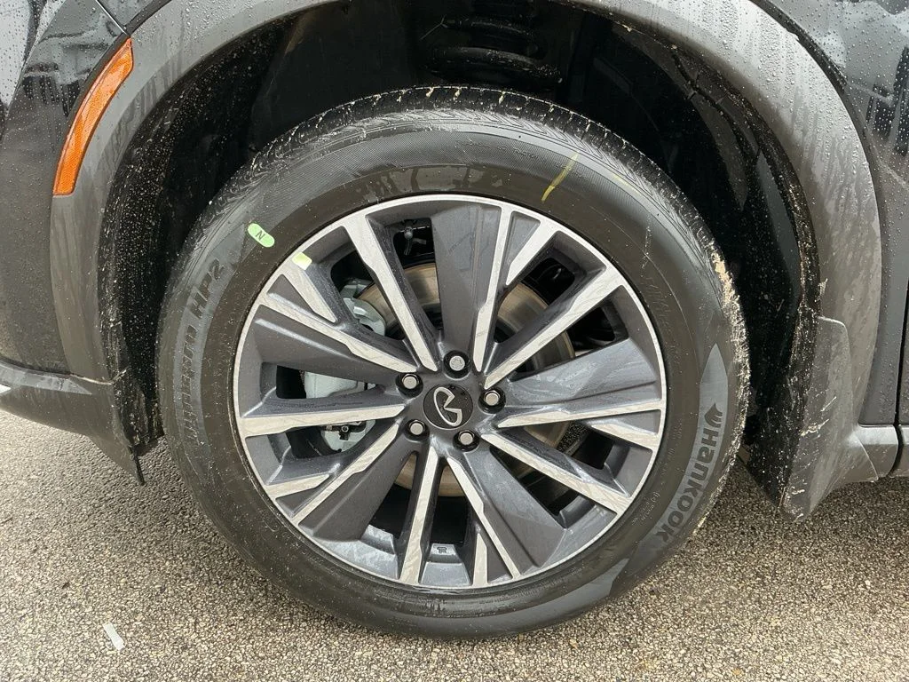 New 2026 MINERAL BLACK INFINITI Luxe FWD image 6