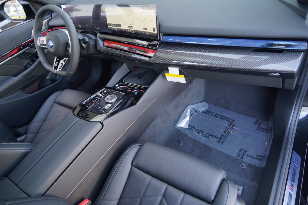 New 2027 Black Sapphire Metallic BMW 550e xDrive image 18