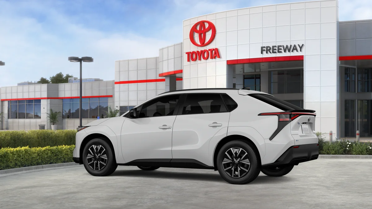 New 2026 Wind Chill Pearl Toyota XLE image 5