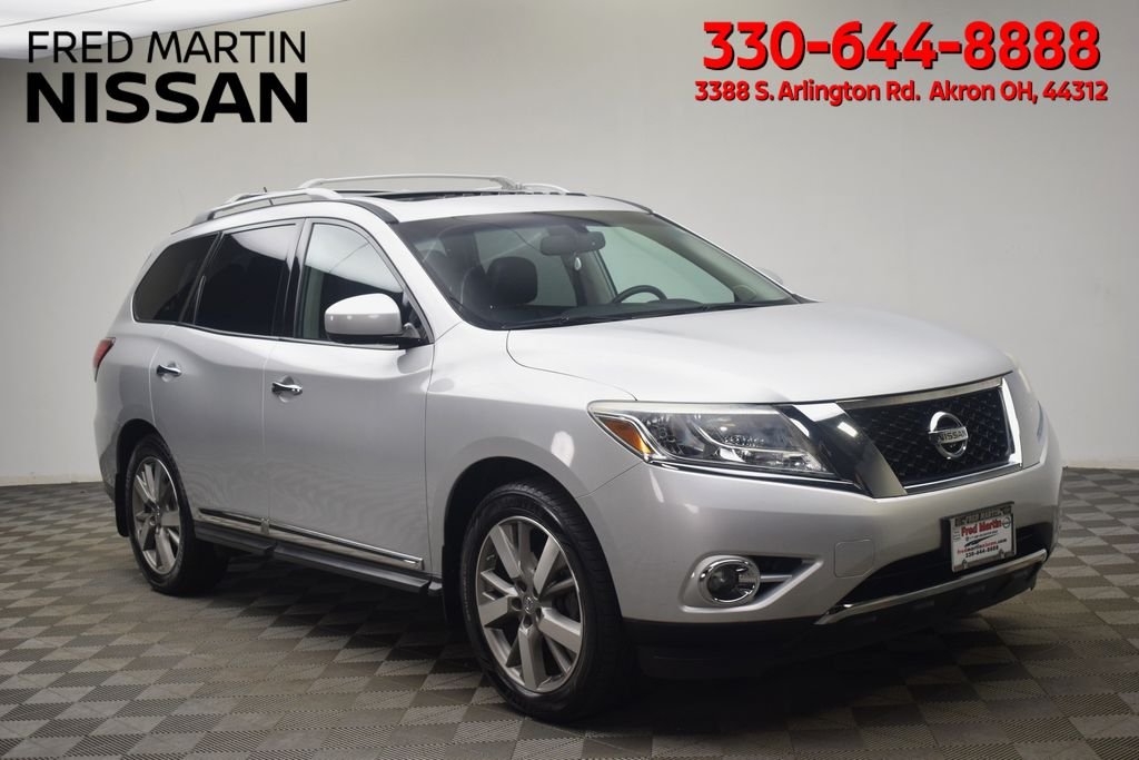 Used 2016 Silver Nissan Platinum image 1
