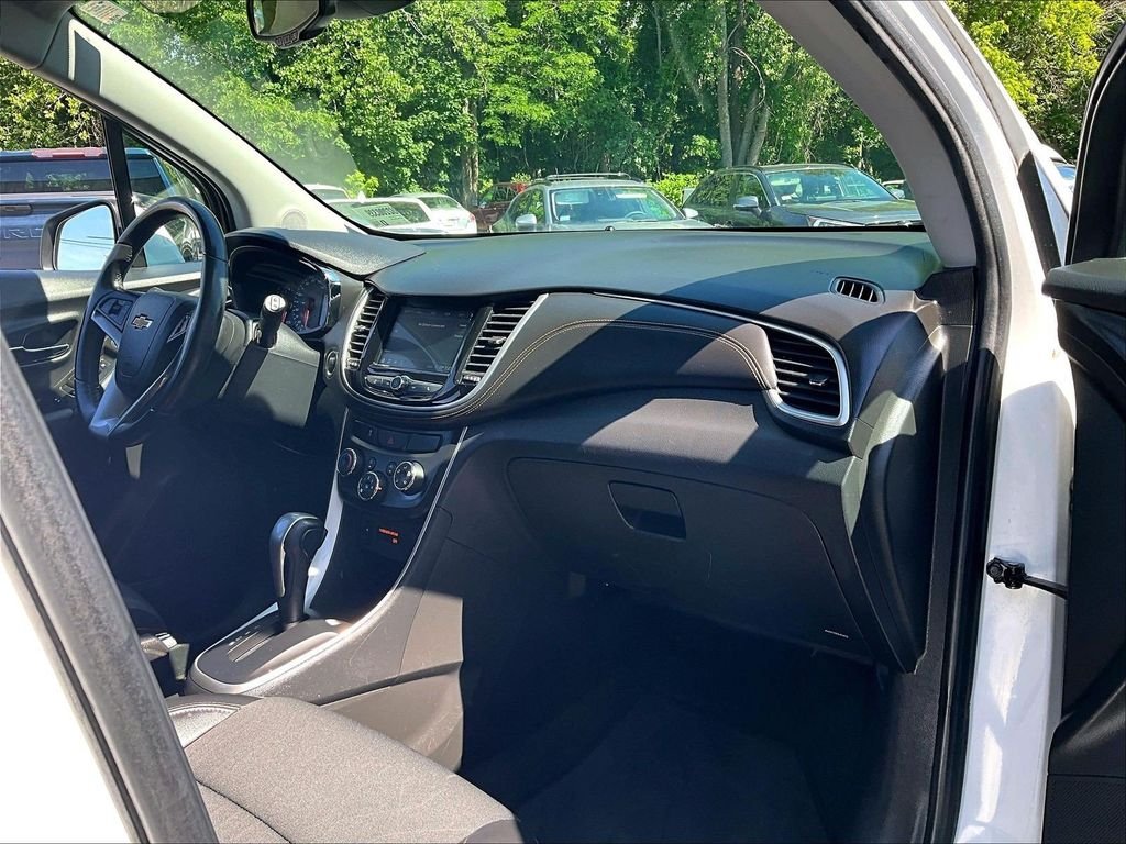 Used 2018 White Chevrolet LT image 21