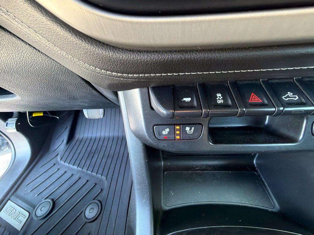 Used 2021 SATIN STEEL METALLIC GMC 4WD Denali image 29