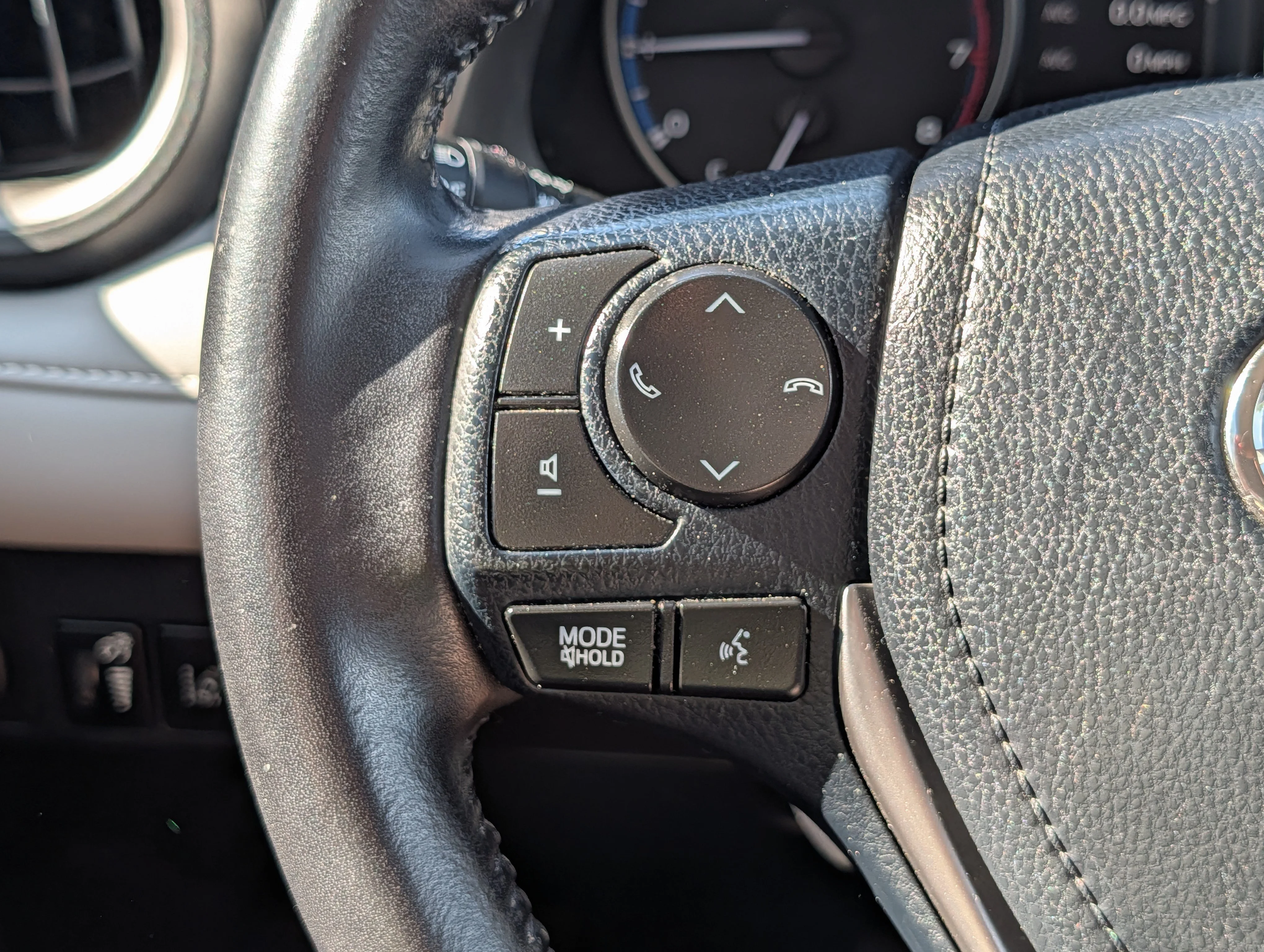 Used 2017 Magnetic Gray Metallic Toyota XLE image 30