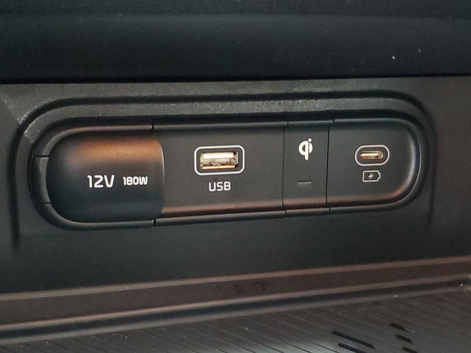 Used 2024 Black Kia X-Line image 27