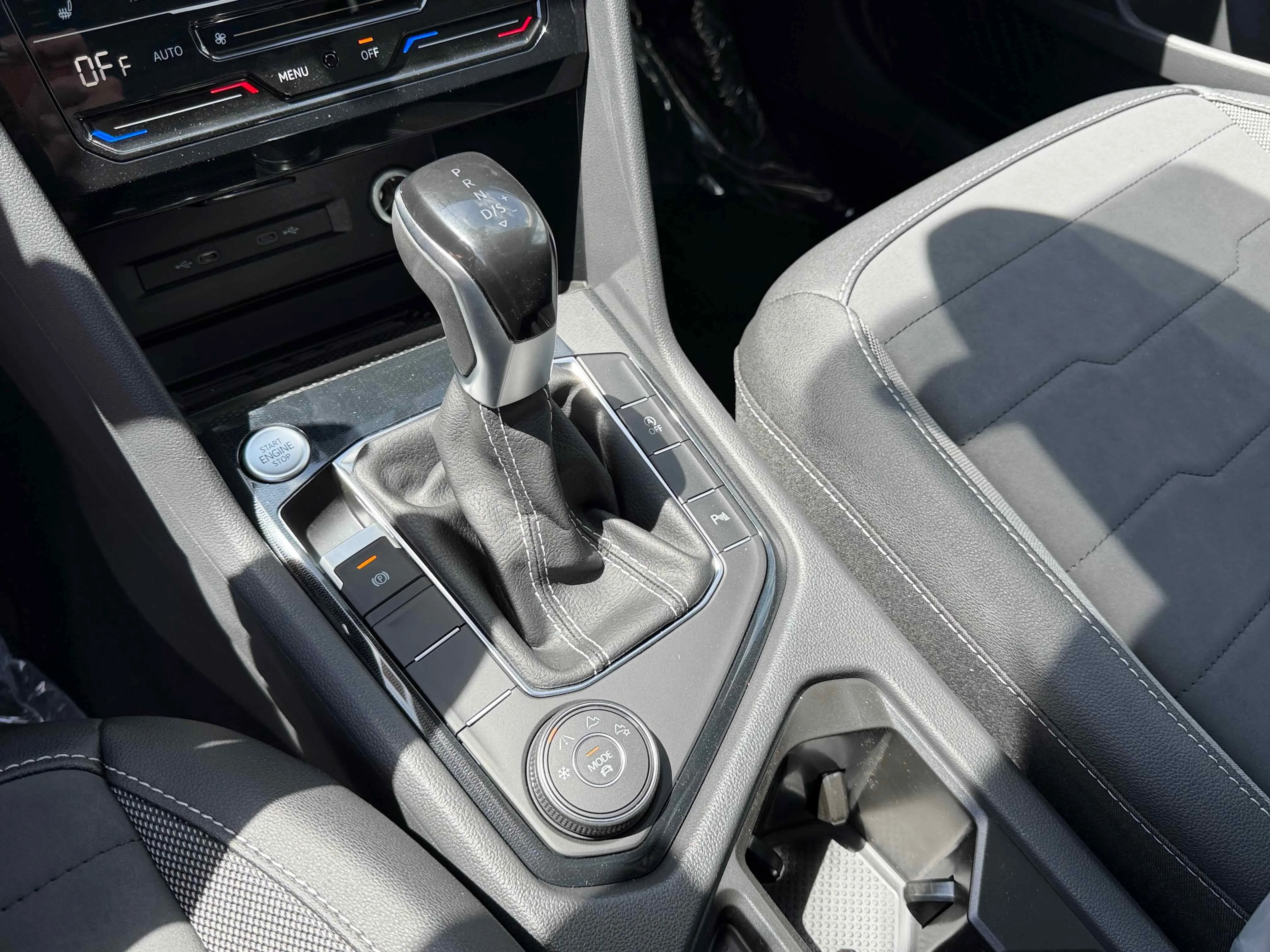 New 2026 Pure White Volkswagen SE Black image 24