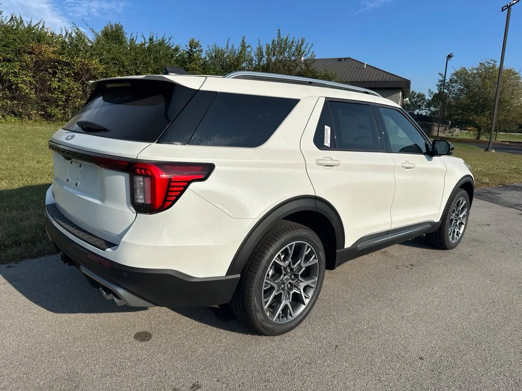 New 2027 Star White Metallic Tri-Coat Ford Platinum™ image 12