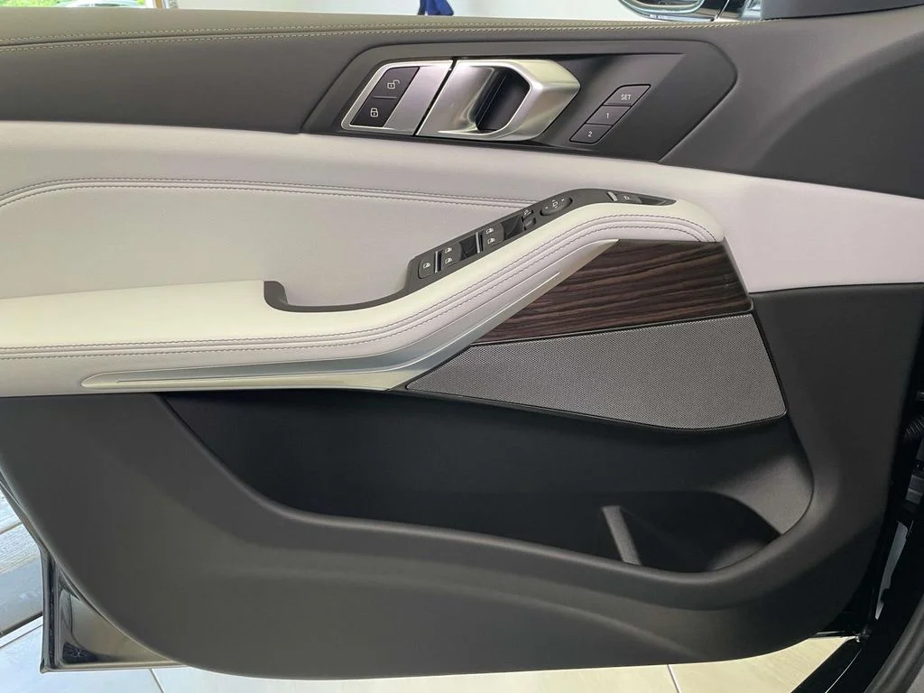 New 2026 Black BMW xDrive40i image 28