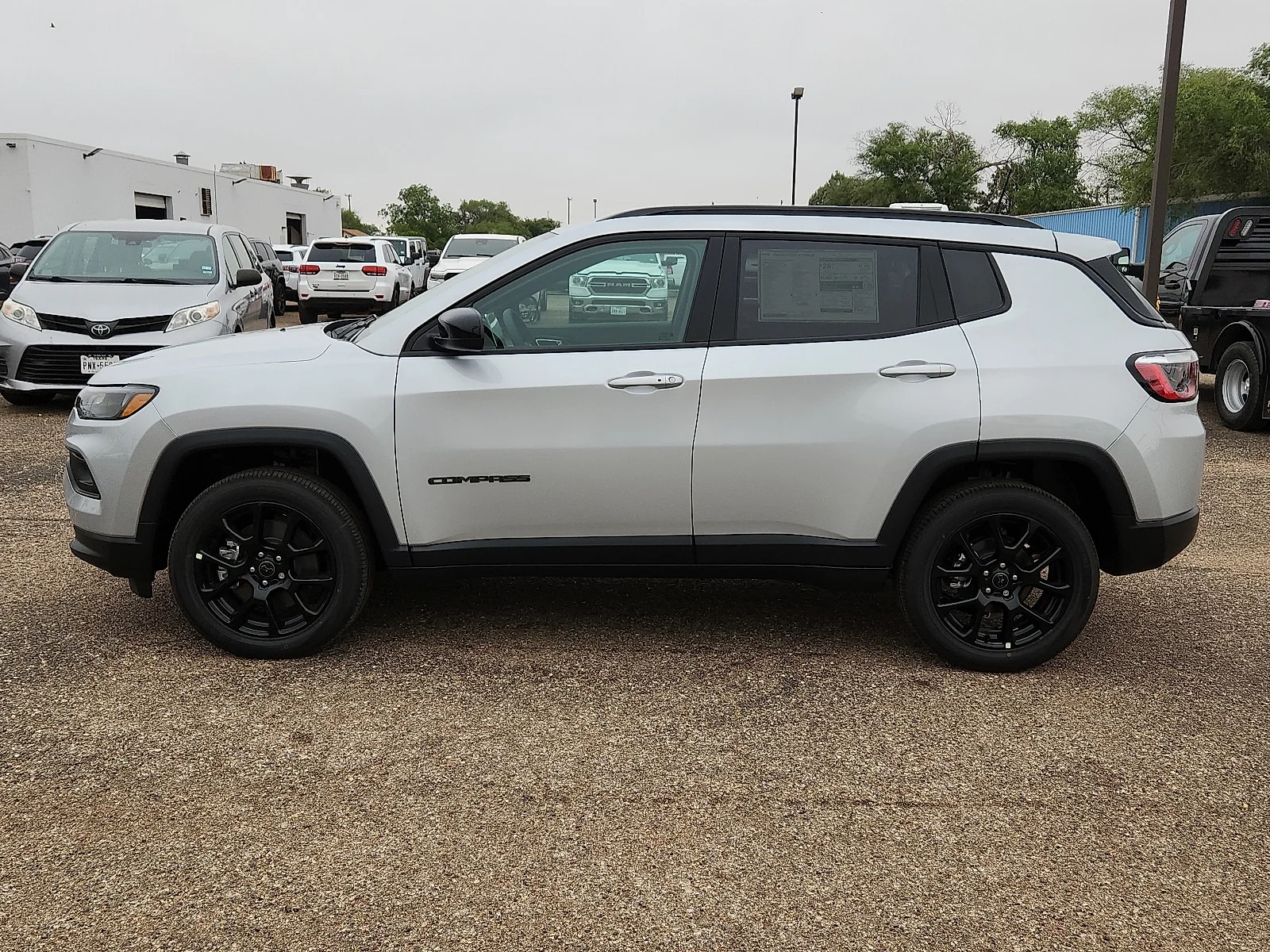 New 2026 Silver Jeep LATITUDE ALTITUDE 4X4 image 2