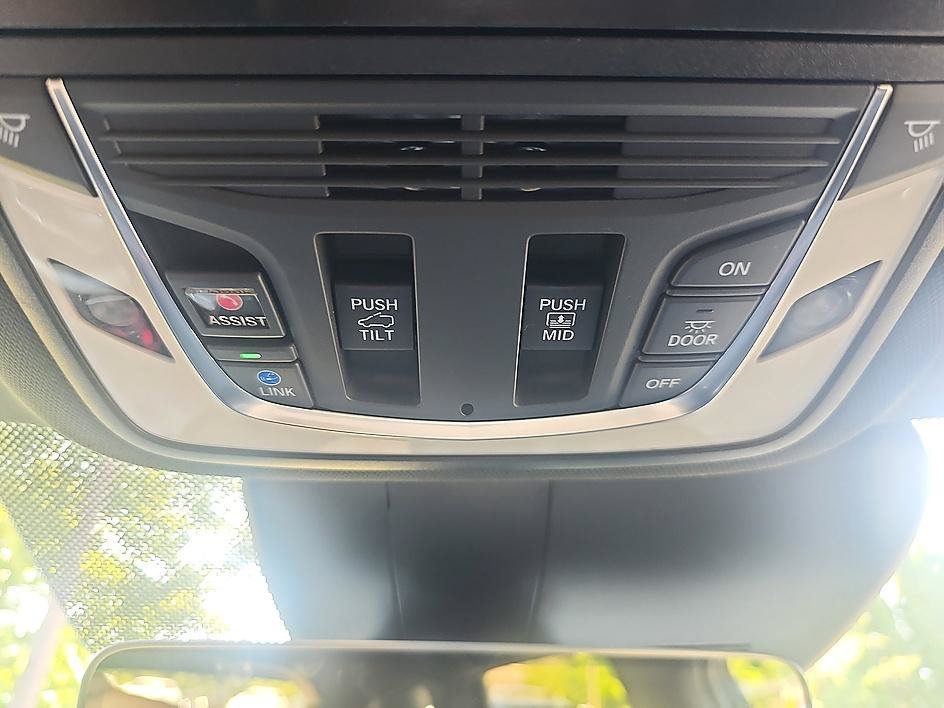 Used 2022 Platinum White Pearl Acura A-Spec Advance Package image 30