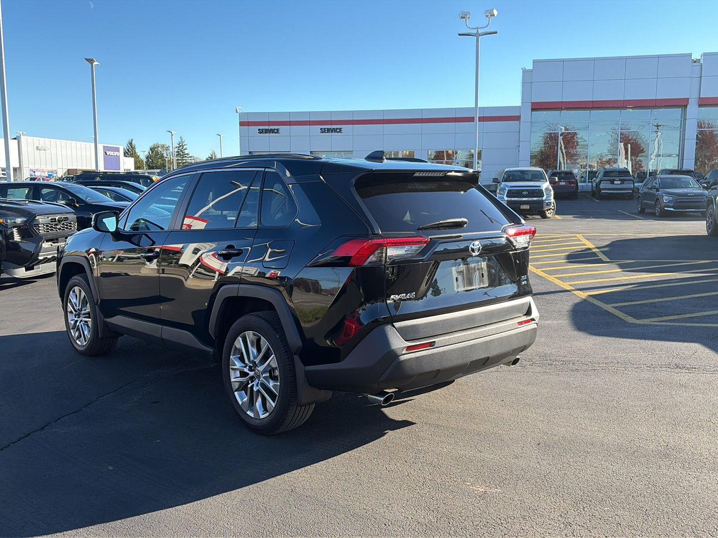 Used 2025 Midnight Black Metallic Toyota XLE Premium image 5