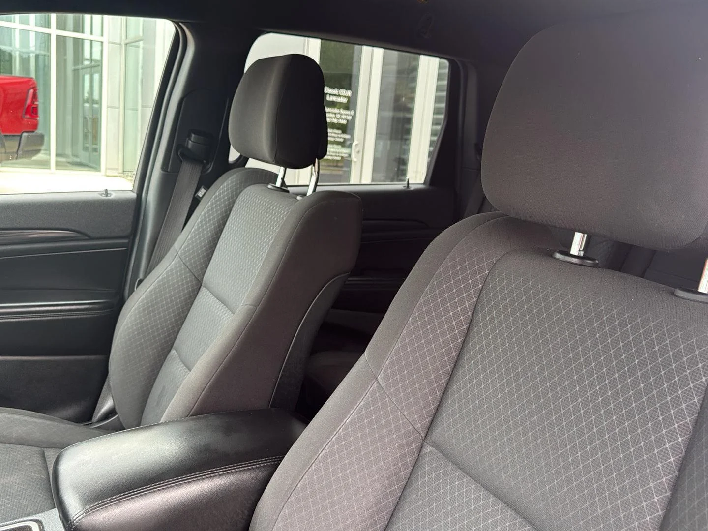 Used 2020 Billet Silver Metallic Jeep Laredo image 15