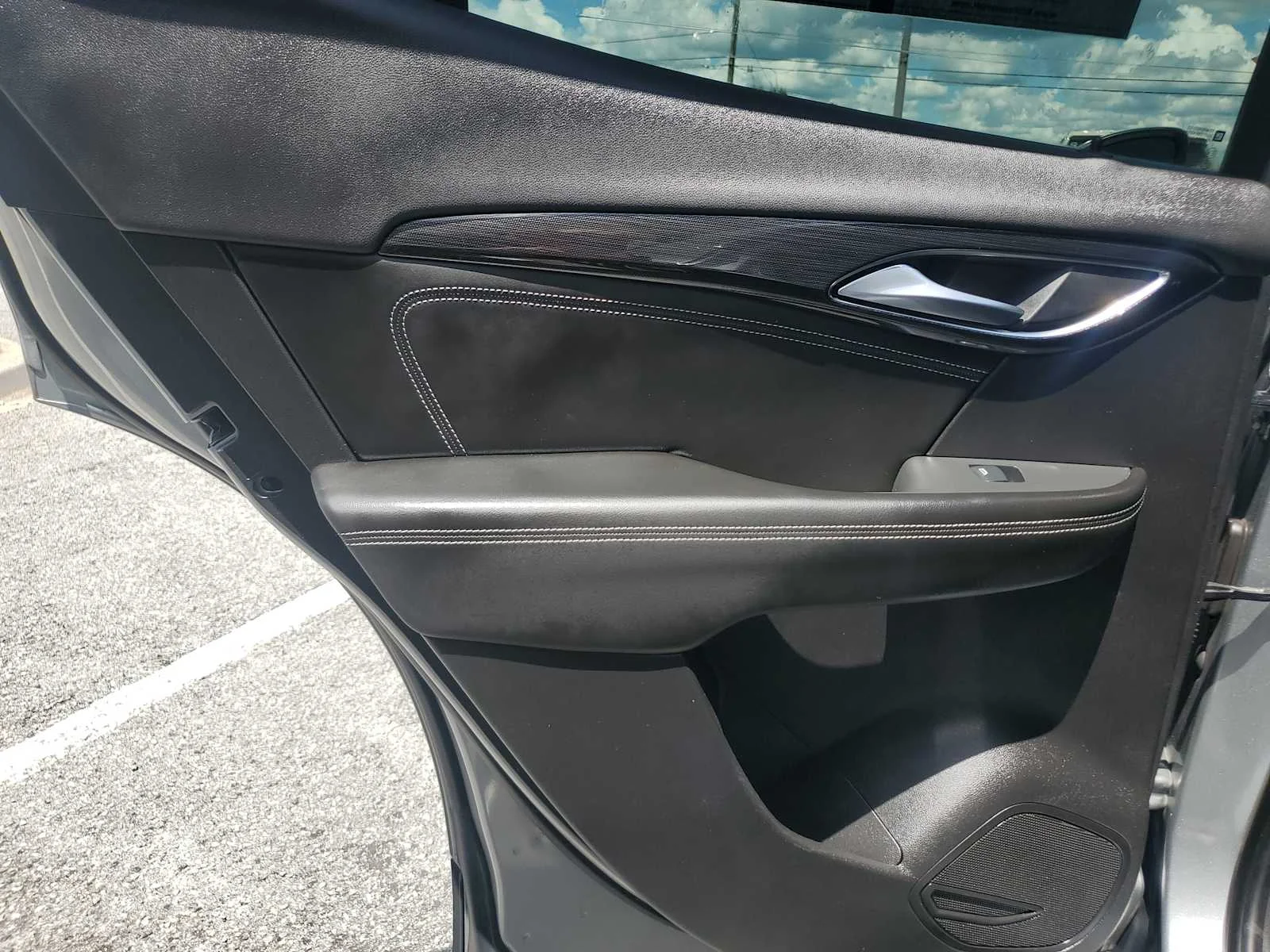 Used 2023 MOONSTONE GRAY METALLIC Buick Essence image 20