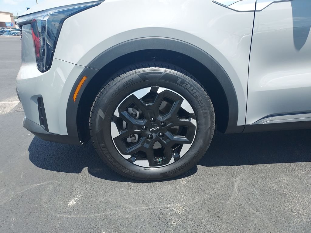 Used 2025 Gray Kia S image 9