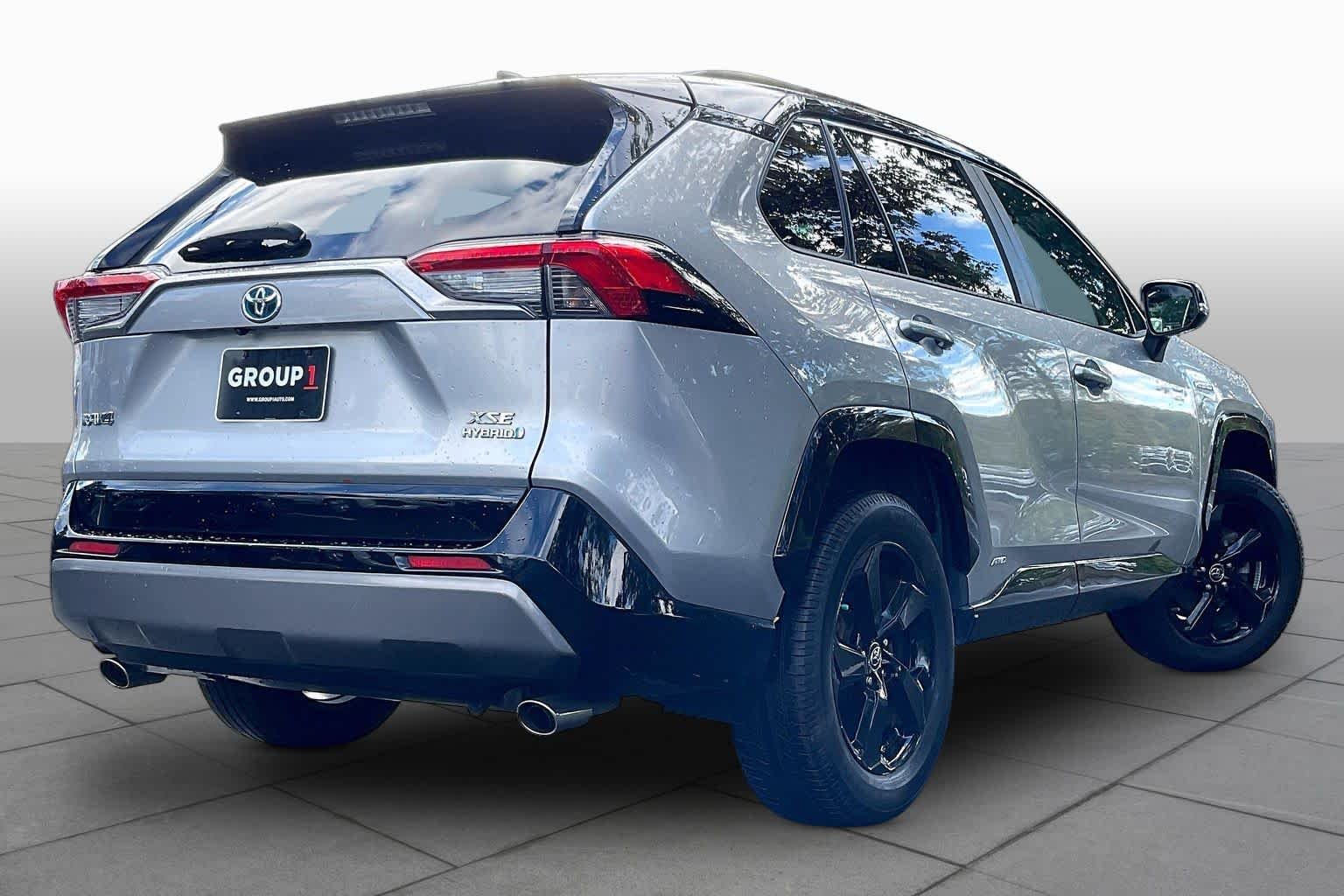 Used 2019 Silver Sky Metallic w/Black Roof Toyota Hybrid XSE image 12
