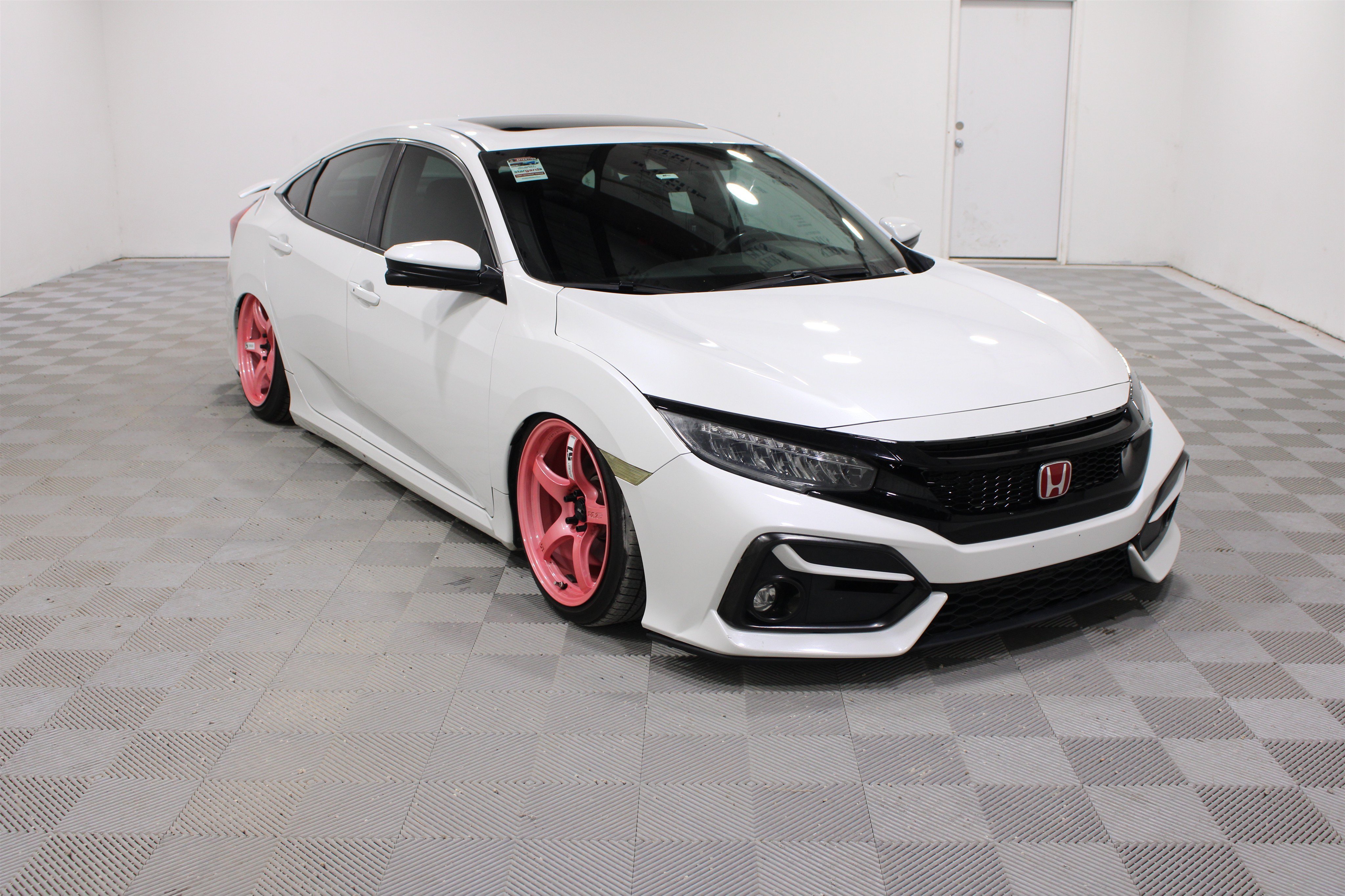 Used 2020 Platinum White Pearl Honda  image 1