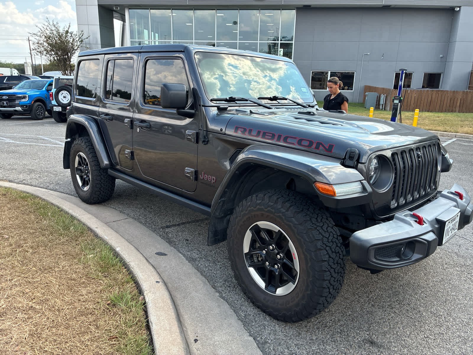 Used 2021 Granite Crystal Metallic Clearcoat Jeep Unlimited Rubicon image 2