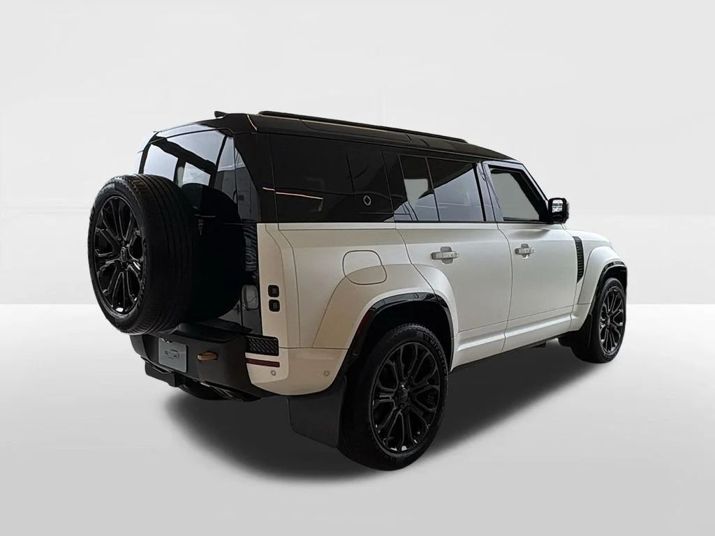 New 2026 White Land Rover OCTA image 4