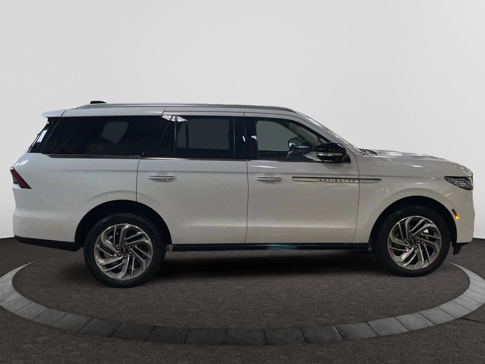 New 2025 Pristine White Metallic Tri-Coat Lincoln Reserve image 6