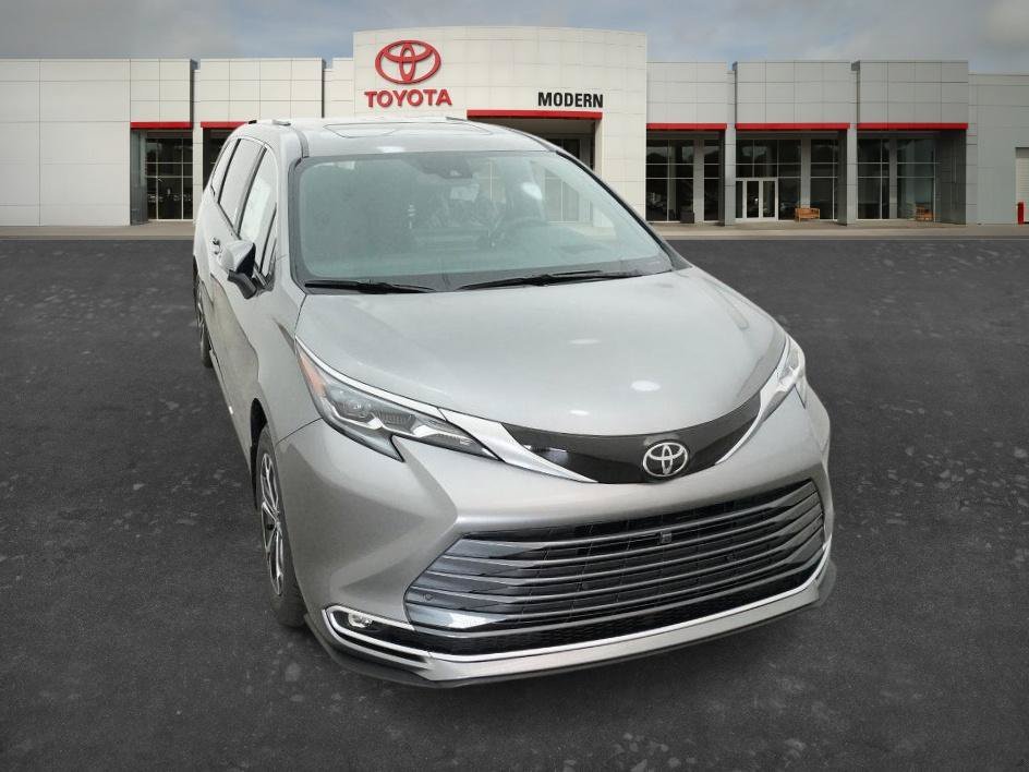 New 2026 Heavy Metallic Toyota Platinum image 8